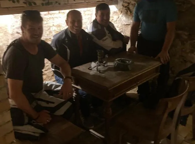 بيت ضيافة Sunnseitn - - Cafe - Weinkeller